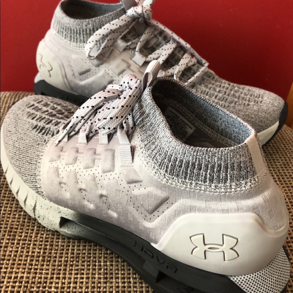 Under Armour tennis shoes like new